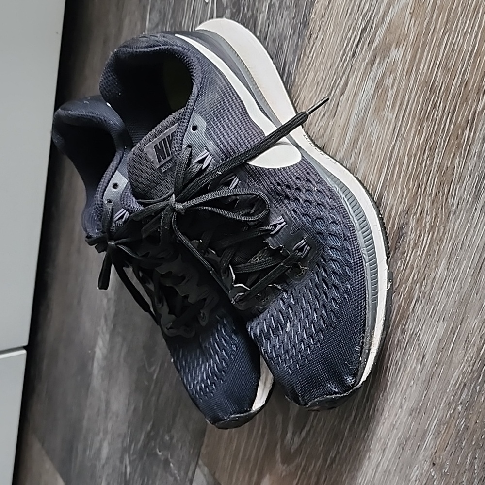 Nike zoom shoes size 8